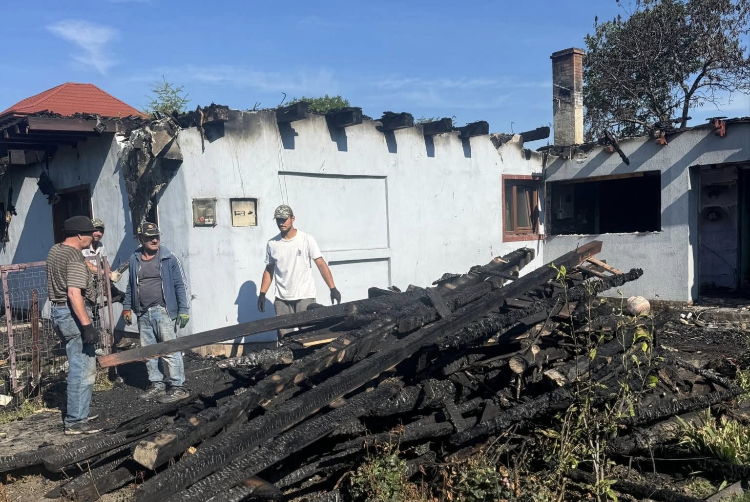 DRUPO Neamț alături de familia din Dobreni rămasă fără casă în urma incendiului devastator